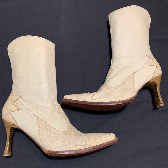 Women’s Mid Calf pointed Toe Heel Cream color Boots approximate size 9/9.5 - Picture 1 of 14